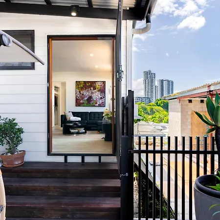 Sophisticated 2-Bed Home With Alfresco Dining Brisbane Exterior photo