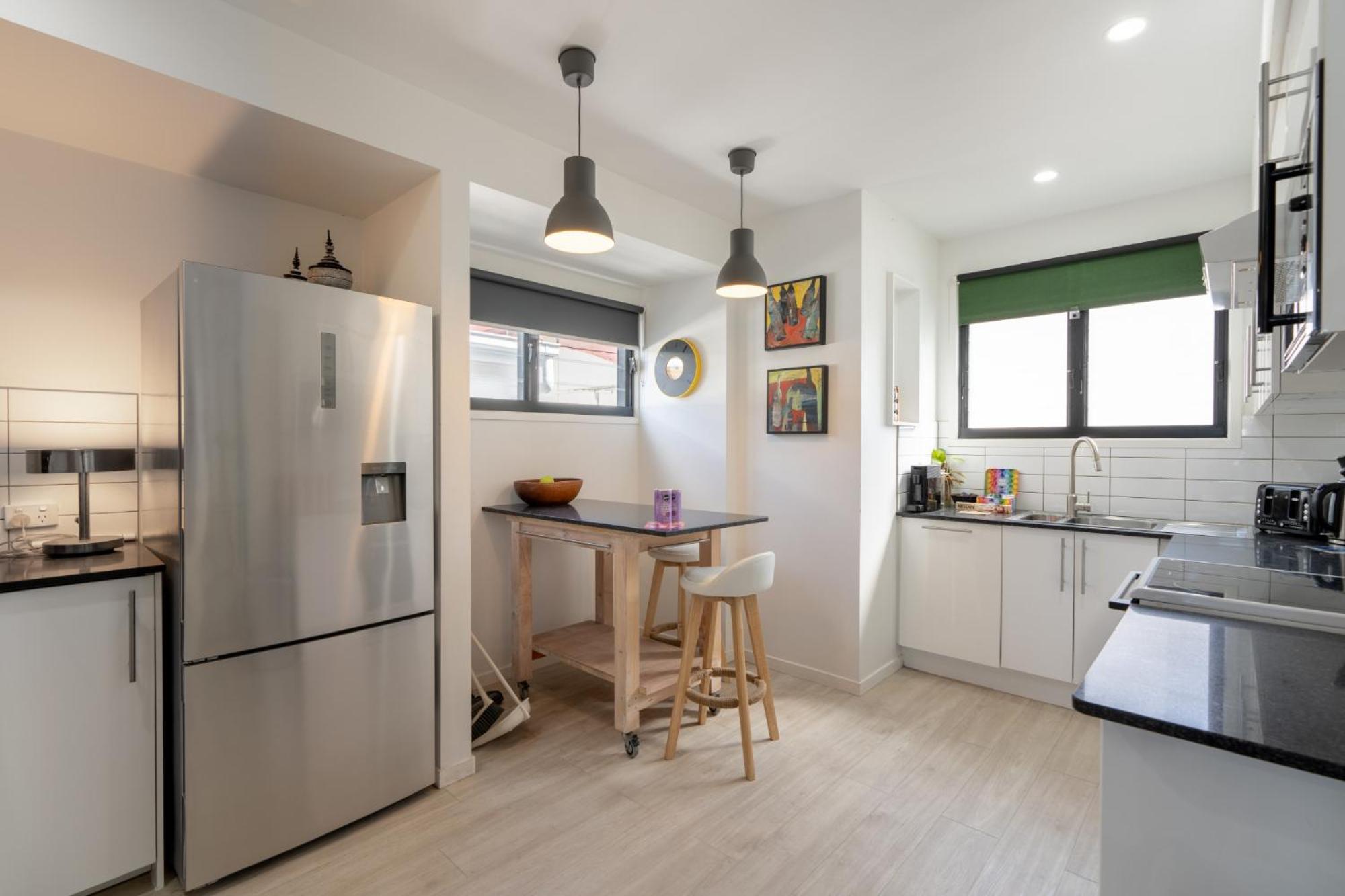 Apartment Sophisticated 2-bed With Alfresco Dining