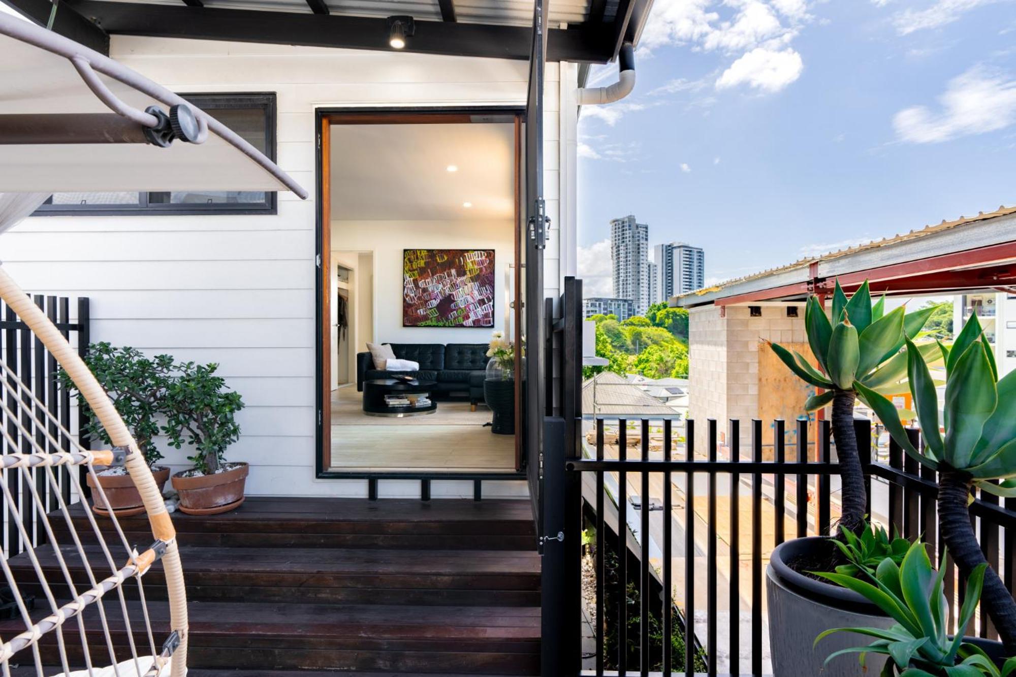 Sophisticated 2-bed With Alfresco Dining * Brisbane