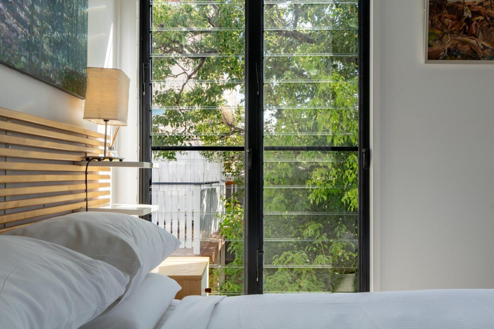 Sophisticated 2-bed With Alfresco Dining Apartment